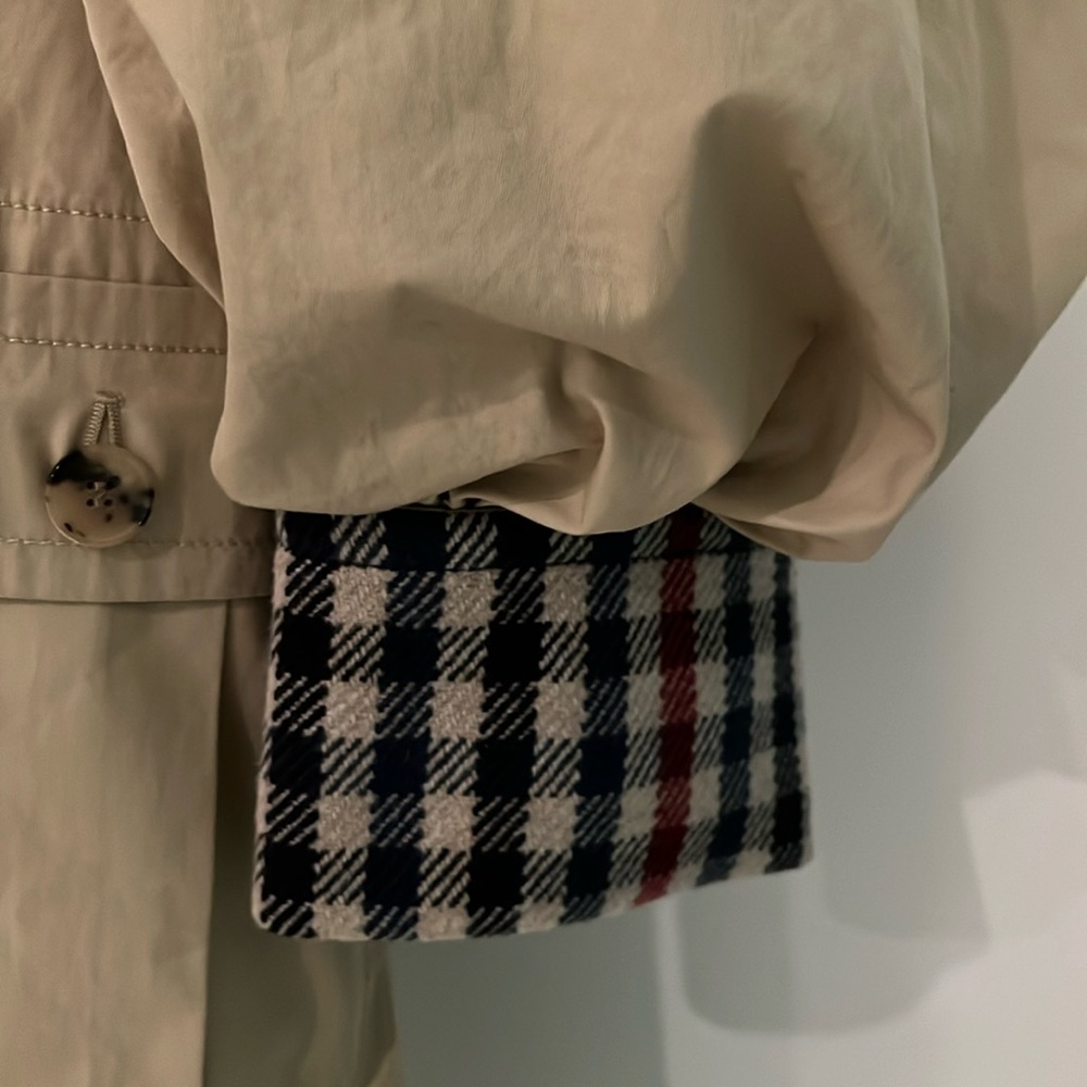 JW ANDERSON Beige Trench Coat with Plaid Accents - Picture 4 of 7